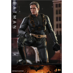 Hot Toys – MMS595 1/6 Batman Begins – Batman Collectible Figure <Exclusive> (ku)